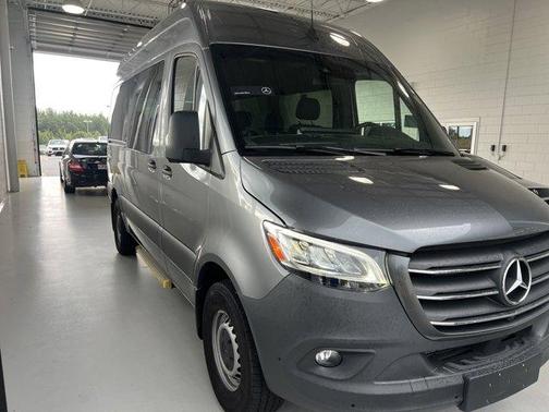 2024 Mercedes-Benz Sprinter 2500 144 WB Standard Roof Passenger