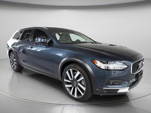 Denim Blue Metallic 2025 Volvo V90 Cross Country B6 Ultra