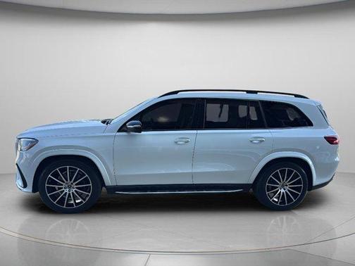 MANUFAKTUR Moonlight White Metallic 2026 Mercedes-Benz GLS 580 Base 4MATIC