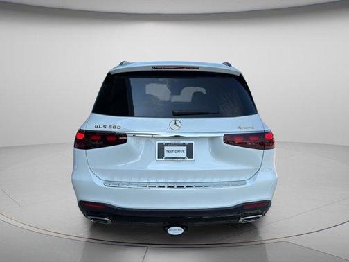 MANUFAKTUR Moonlight White Metallic 2026 Mercedes-Benz GLS 580 Base 4MATIC
