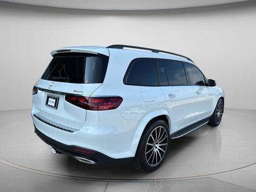 MANUFAKTUR Moonlight White Metallic 2026 Mercedes-Benz GLS 580 Base 4MATIC