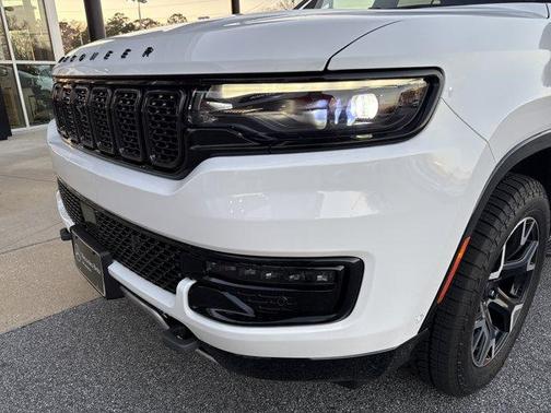 2025 Jeep Wagoneer Series II Overland