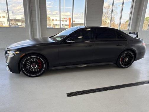 2024 Mercedes-Benz AMG S 63 E Base