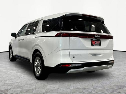 Snow White Pearl 2024 Kia Carnival LX