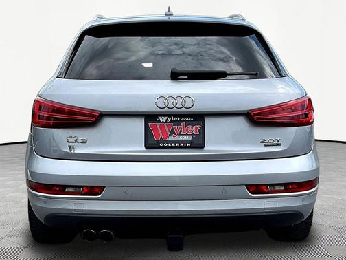 Florett Silver Metallic 2018 Audi Q3 2.0T Premium