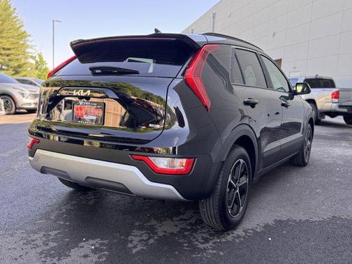 Aurora Black Pearl 2026 Kia Niro LX