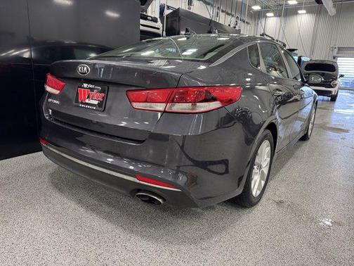 2017 Kia Optima LX