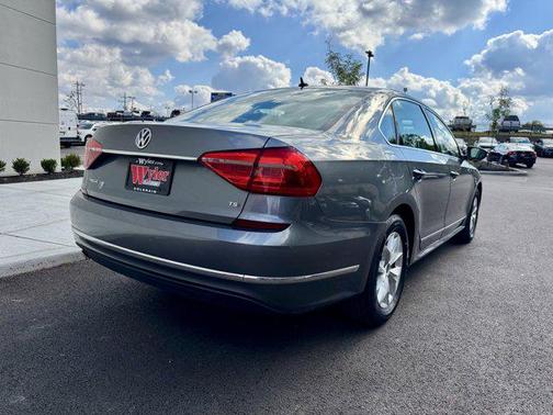 2016 Volkswagen Passat 1.8T S