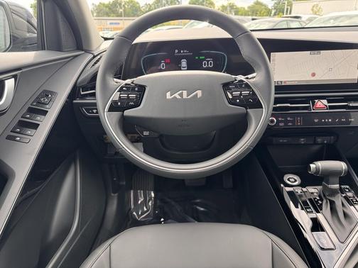 Aurora Black Pearl 2026 Kia Niro EX