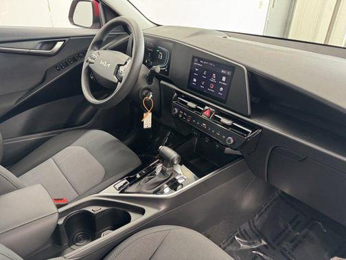 2025 Kia Niro LX