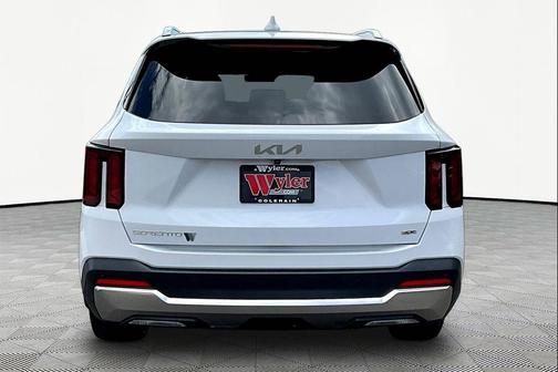 Glacial White Pearl 2024 Kia Sorento S