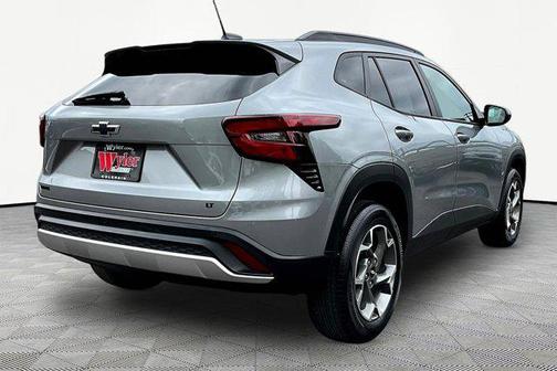 Sterling Gray Metallic 2024 Chevrolet Trax LT