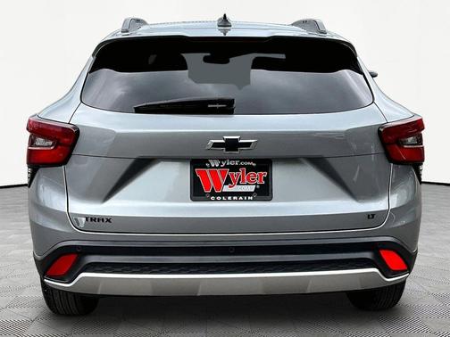 Sterling Gray Metallic 2024 Chevrolet Trax LT