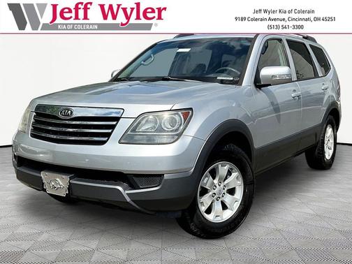 Silver 2009 Kia Borrego LX V6