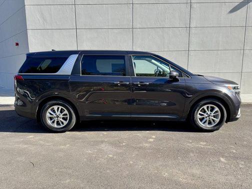 2022 Kia Carnival LXS
