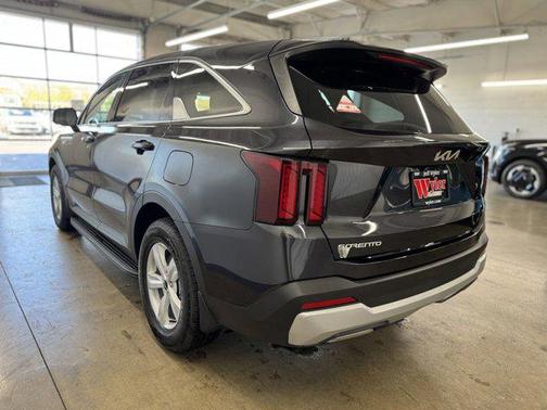 2025 Kia Sorento LX