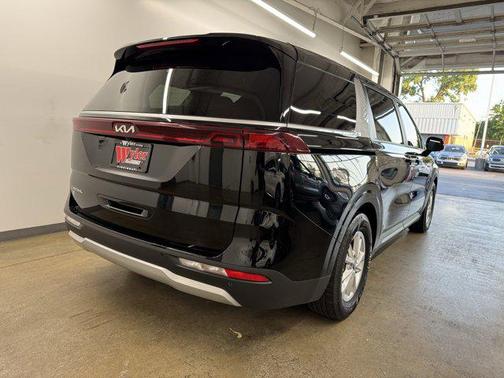 2023 Kia Carnival LX
