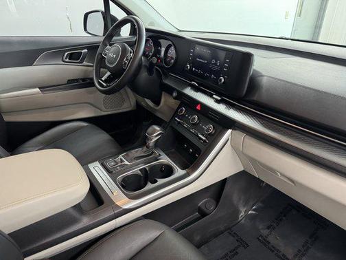 2023 Kia Carnival LX