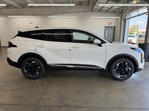 Snow White Pearl 2026 Kia Sportage SX Turbo