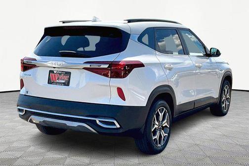 Snow White Pearl 2023 Kia Seltos EX