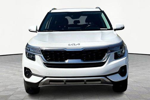 Snow White Pearl 2023 Kia Seltos EX