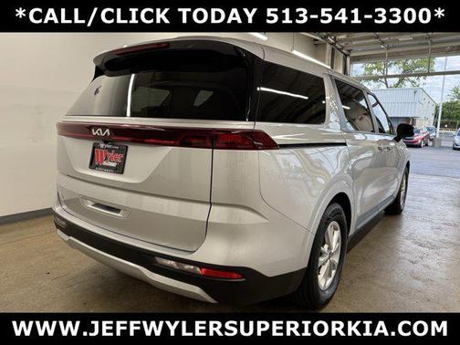 2023 Kia Carnival LX