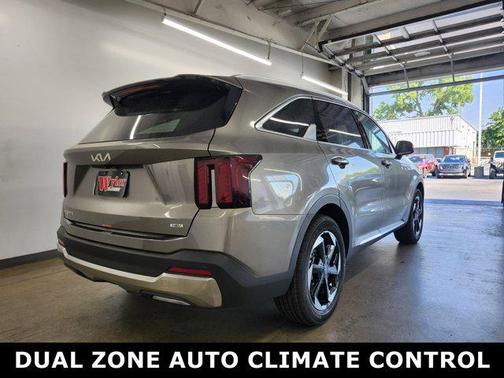 2025 Kia Sorento Hybrid EX