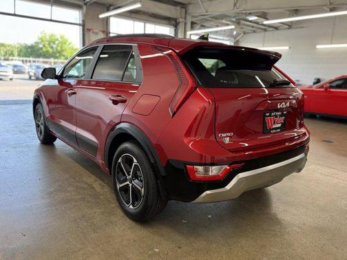 2025 Kia Niro SX