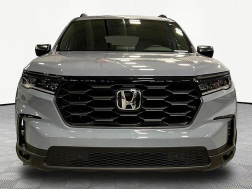 Sonic Gray Pearl 2025 Honda Pilot Sport