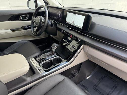 2024 Kia Carnival SX