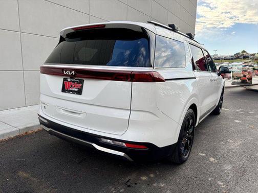 2024 Kia Carnival SX