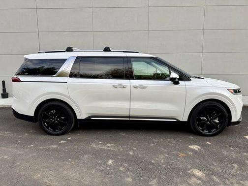 2024 Kia Carnival SX