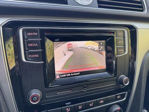 2016 Volkswagen Passat 1.8T S