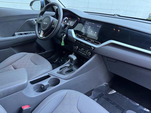 2022 Kia Niro LX