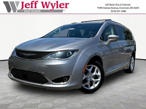 Billet Silver Metallic Clearcoat 2017 Chrysler Pacifica Touring-L