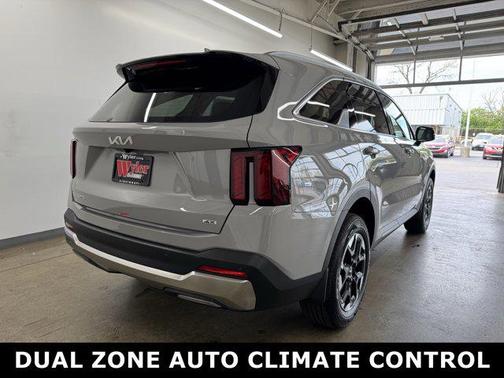 2025 Kia Sorento S