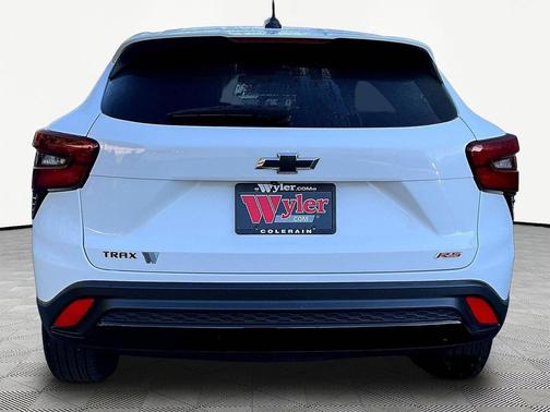 Summit White 2024 Chevrolet Trax FWD 1RS