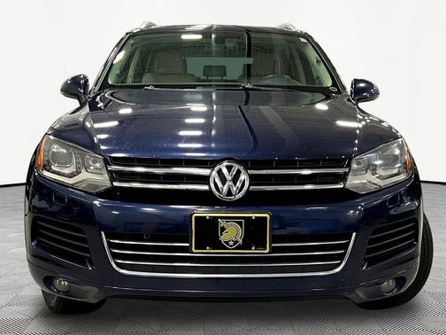 Night Blue Metallic 2013 Volkswagen Touareg VR6 Sport