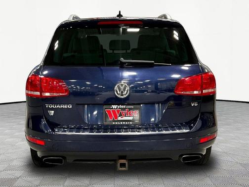 Night Blue Metallic 2013 Volkswagen Touareg VR6 Sport