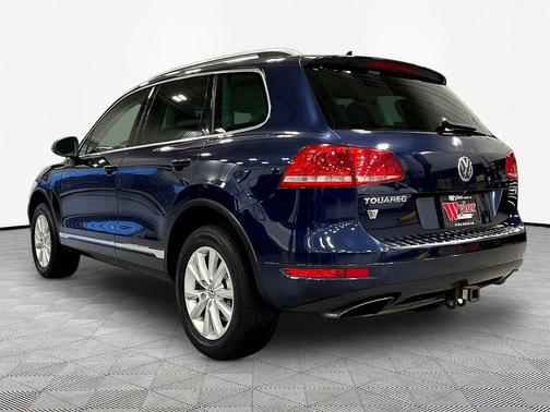 Night Blue Metallic 2013 Volkswagen Touareg VR6 Sport