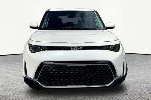 Snow White Pearl 2023 Kia Soul LX