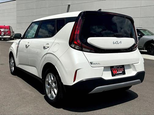 Snow White Pearl 2023 Kia Soul LX