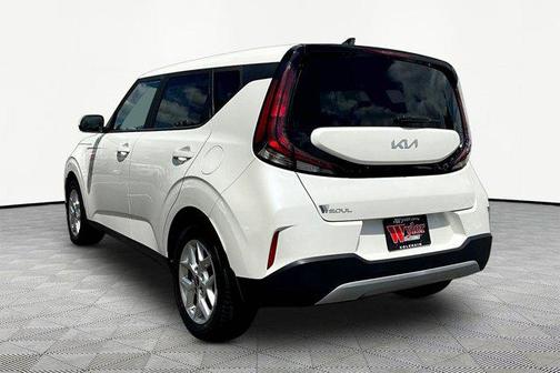 Snow White Pearl 2023 Kia Soul LX