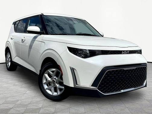 Snow White Pearl 2023 Kia Soul LX
