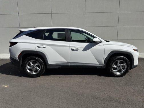 2023 Hyundai TUCSON SE