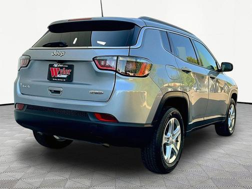 Silver Zynith Metallic Clearcoat 2024 Jeep Compass Latitude