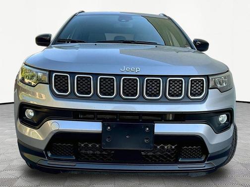 Silver Zynith Metallic Clearcoat 2024 Jeep Compass Latitude