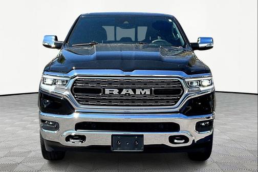 Diamond Black Crystal Pearlcoat 2019 RAM 1500 Limited