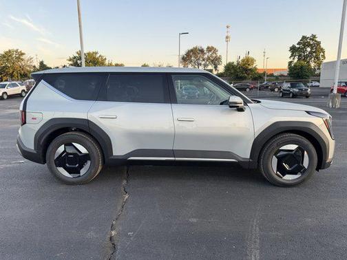 2026 Kia EV9 Light Long Range