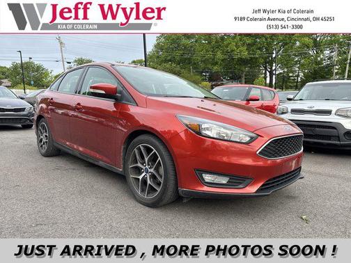 Hot Pepper Red Metallic Tinted Clearcoat 2018 Ford Focus SEL
